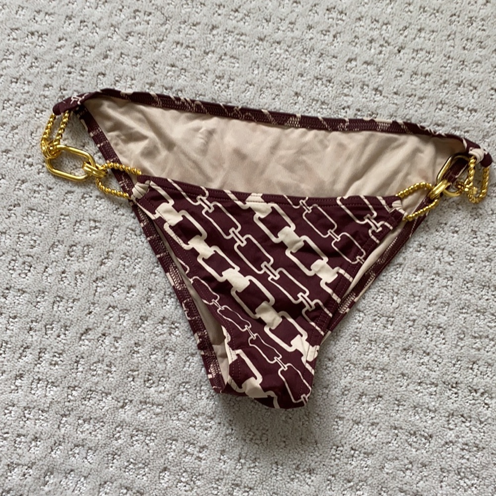 Victoria’s Secret Bikini - Picture 8 of 9